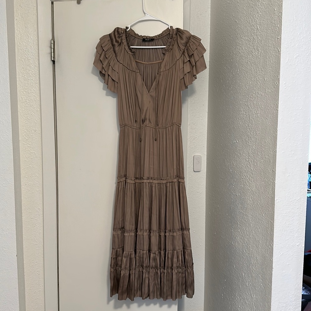 KIANNA LONG SHORT SLEEVE RUFFLE DRESS Medium